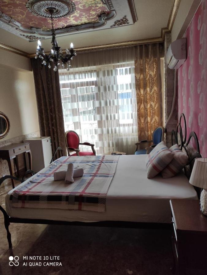 Dilek Hotel & Cafe Istanboel Buitenkant foto