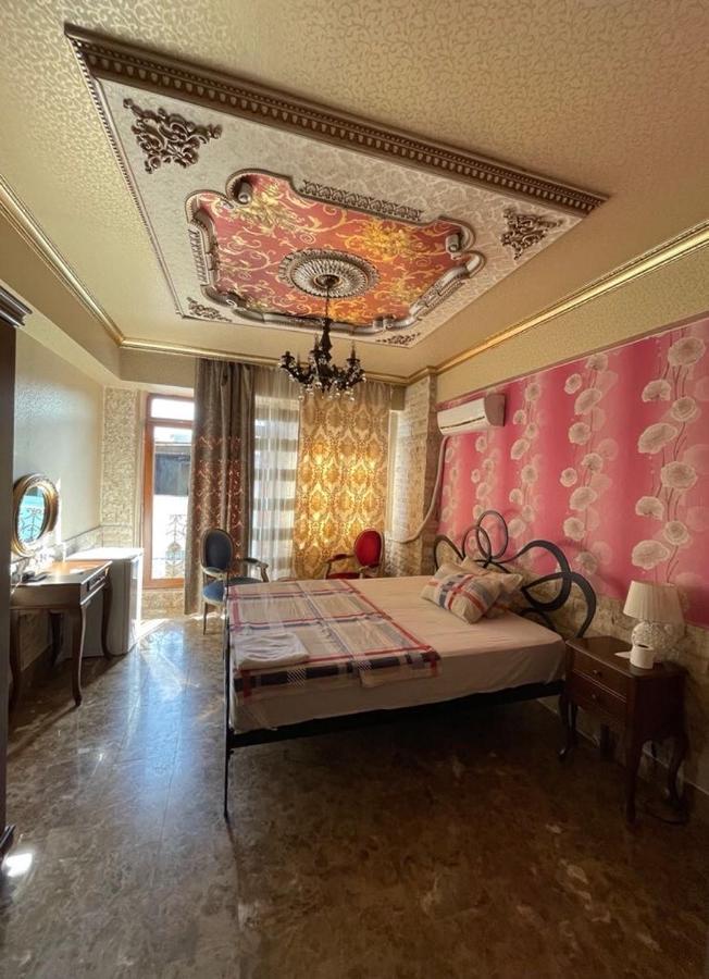 Dilek Hotel & Cafe Istanboel Buitenkant foto