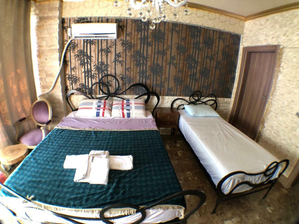 Dilek Hotel & Cafe Istanboel Buitenkant foto